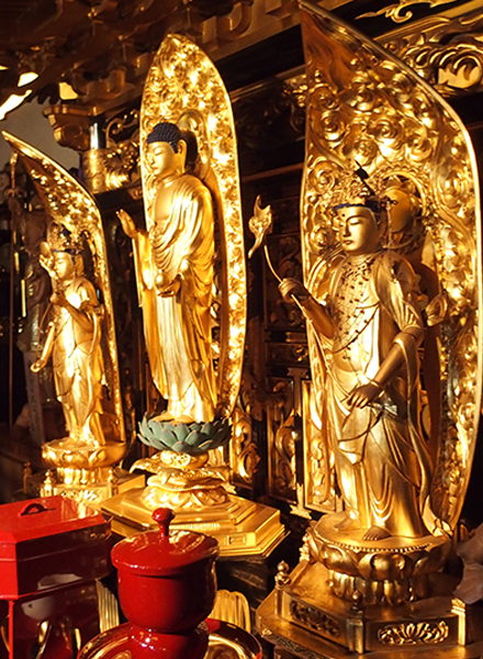 興岳寺本堂の仏像